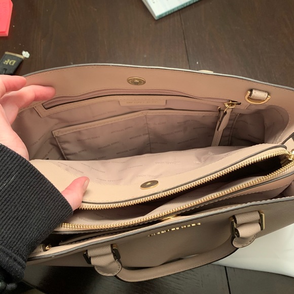 Michael Kors Bag - Picture 4 of 8